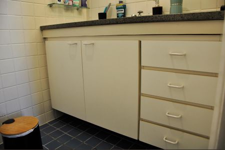 Apartamento à venda com 60m², 2 quartos e 1 vagaDetalhe - Banheiro Social