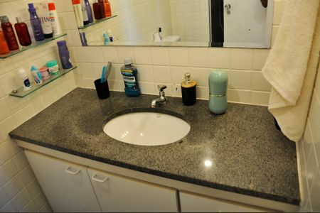 Apartamento à venda com 60m², 2 quartos e 1 vagaDetalhe - Banheiro Social
