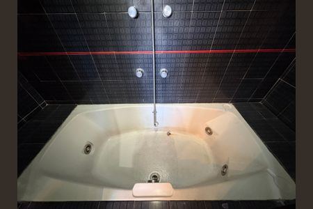 Casa à venda com 250m², 4 quartos e 4 vagas Casa à venda com 250m², 4 quartos e 4 vagasDetalhe do Banheiro da Suite