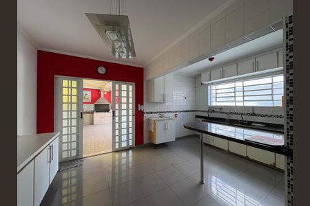 Casa à venda com 250m², 4 quartos e 4 vagas Casa à venda com 250m², 4 quartos e 4 vagasCozinha