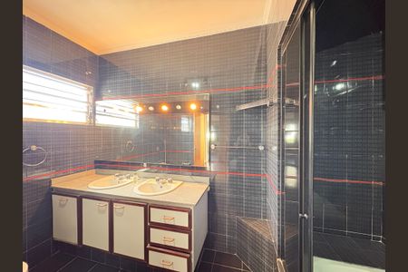 Casa à venda com 250m², 4 quartos e 4 vagas Casa à venda com 250m², 4 quartos e 4 vagasBanheiro da Suíte 1