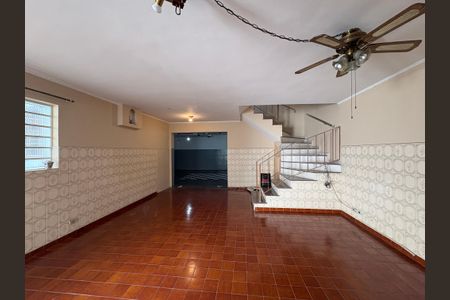 Casa à venda com 250m², 4 quartos e 4 vagas Casa à venda com 250m², 4 quartos e 4 vagasEspaço de Jogos