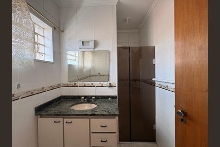 Casa à venda com 250m², 4 quartos e 4 vagas Casa à venda com 250m², 4 quartos e 4 vagasBanheiro