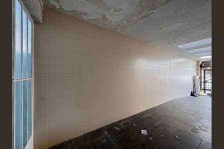 Casa à venda com 250m², 4 quartos e 4 vagas Casa à venda com 250m², 4 quartos e 4 vagasEntrada