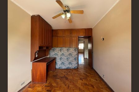 Casa à venda com 250m², 4 quartos e 4 vagas Casa à venda com 250m², 4 quartos e 4 vagasQuarto 1