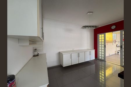 Casa à venda com 250m², 4 quartos e 4 vagas Casa à venda com 250m², 4 quartos e 4 vagasCozinha