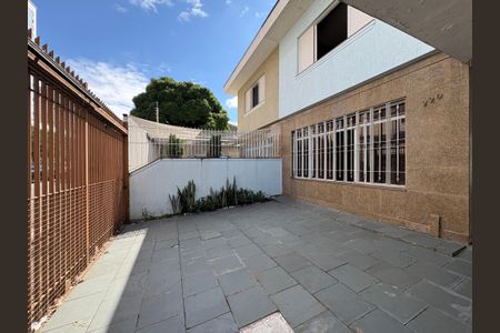 Casa à venda com 250m², 4 quartos e 4 vagas Casa à venda com 250m², 4 quartos e 4 vagasGaragem
