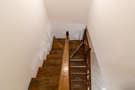 Casa de condomínio para alugar com 177m², 3 quartos e 2 vagas Casa de condomínio para alugar com 177m², 3 quartos e 2 vagasEscada