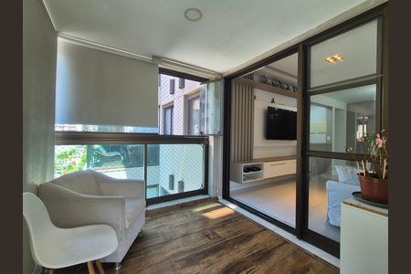 Apartamento à venda com 81m², 3 quartos e 1 vaga Apartamento à venda com 81m², 3 quartos e 1 vagaVaranda