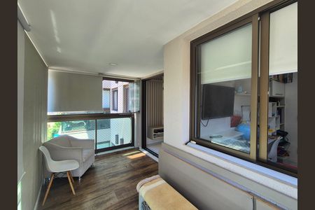 Apartamento à venda com 81m², 3 quartos e 1 vaga Apartamento à venda com 81m², 3 quartos e 1 vagaVaranda