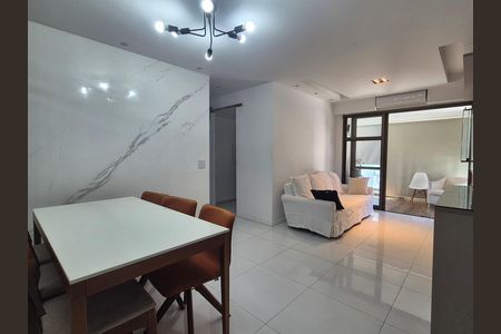 Apartamento à venda com 81m², 3 quartos e 1 vaga Apartamento à venda com 81m², 3 quartos e 1 vagaSala