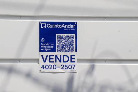 Casa para alugar com 156m², 3 quartos e 3 vagas Casa para alugar com 156m², 3 quartos e 3 vagasFachada