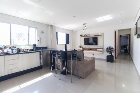 Casa à venda com 300m², 6 quartos e 1 vagaSala - Cozinha Casa 2
