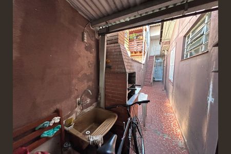 Casa à venda com 125m², 2 quartos e 2 vagas Casa à venda com 125m², 2 quartos e 2 vagasQuintal - corredor