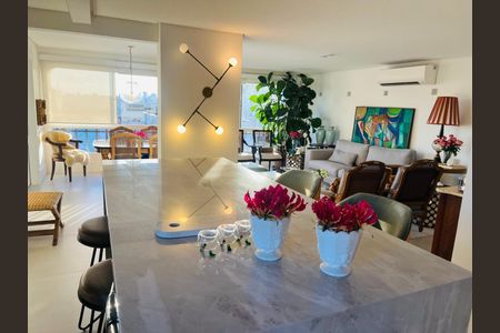 Apartamento à venda com 122m², 2 quartos e 2 vagasSala