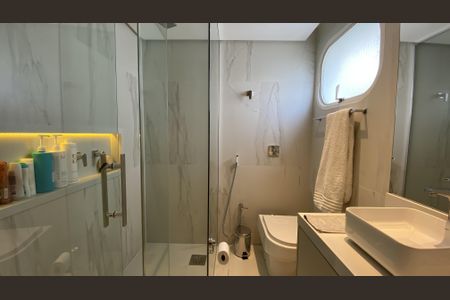 Apartamento à venda com 122m², 2 quartos e 2 vagasBanheiro 