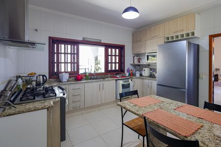 Casa de condomínio para alugar com 1000m², 3 quartos e 2 vagas