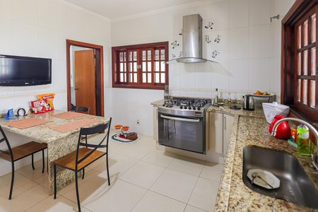 Casa de condomínio para alugar com 1000m², 3 quartos e 2 vagas