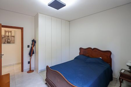 Casa de condomínio para alugar com 1000m², 3 quartos e 2 vagas