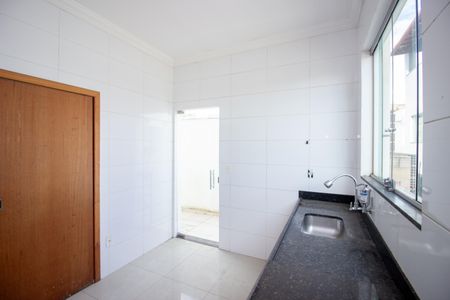 Casa à venda com 150m², 3 quartos e 2 vagas Casa à venda com 150m², 3 quartos e 2 vagasCozinha e Área de Serviço