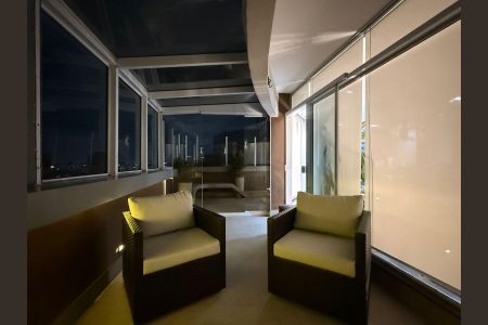 Apartamento à venda com 145m², 2 quartos e 3 vagasVaranda