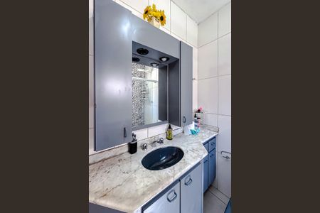 Casa à venda com 454m², 5 quartos e 6 vagasBanheiro da Suíte 2