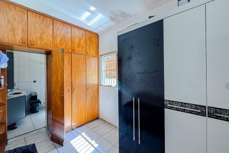 Casa à venda com 454m², 5 quartos e 6 vagasQuarto 2 - Suíte