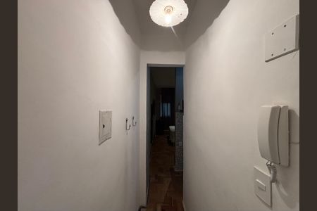 Apartamento à venda com 25m², 1 quarto e sem vagaCozinha - corredor de acesso aos cômodos - entrada