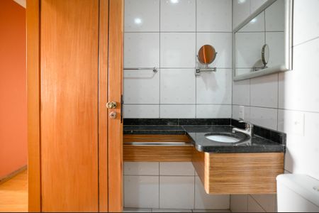 Apartamento à venda com 102m², 2 quartos e 1 vaga Apartamento à venda com 102m², 2 quartos e 1 vagaBanheiro 1