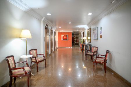 Apartamento à venda com 102m², 2 quartos e 1 vaga Apartamento à venda com 102m², 2 quartos e 1 vagaHall Social