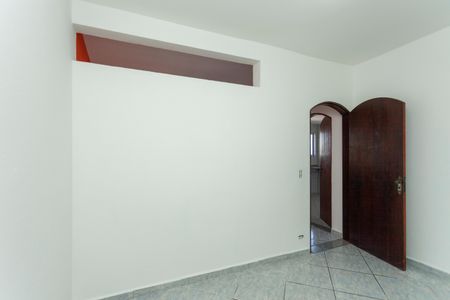 Quarto de casa para alugar com 2 quartos, 52m² em Jardim Santa Zelia, São Paulo