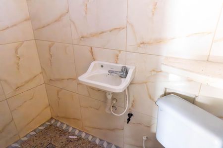 Banheiro de casa para alugar com 1 quarto, 58m² em Inhoaíba, Rio de Janeiro