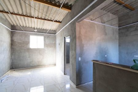 Sala de casa para alugar com 1 quarto, 58m² em Inhoaíba, Rio de Janeiro