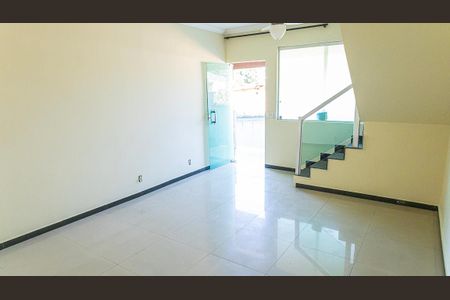 Casa de condomínio para alugar com 75m², 2 quartos e sem vaga Casa de condomínio para alugar com 75m², 2 quartos e sem vagaSala