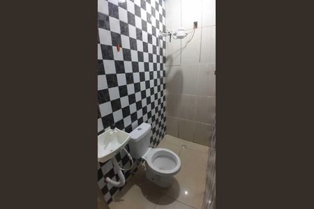 Banheiro de casa para alugar com 2 quartos, 50m² em Inhoaíba, Rio de Janeiro