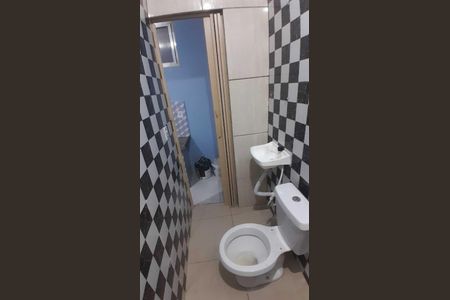 Banheiro de casa para alugar com 2 quartos, 50m² em Inhoaíba, Rio de Janeiro