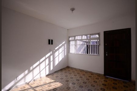 Casa para alugar com 50m², 2 quartos e 1 vaga Casa para alugar com 50m², 2 quartos e 1 vagaSala