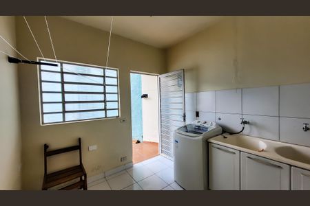 Casa para alugar com 210m², 8 quartos e sem vagaLavanderia
