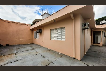 Casa para alugar com 210m², 8 quartos e sem vagaQuintal