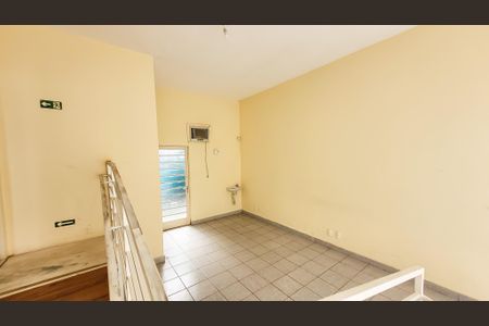 Casa para alugar com 210m², 8 quartos e sem vagaÁrea