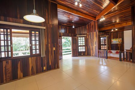 Casa de condomínio para alugar com 352m², 4 quartos e 5 vagas Casa de condomínio para alugar com 352m², 4 quartos e 5 vagasSala