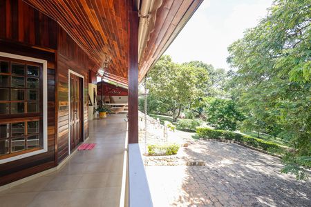 Casa de condomínio para alugar com 352m², 4 quartos e 5 vagas Casa de condomínio para alugar com 352m², 4 quartos e 5 vagasVaranda