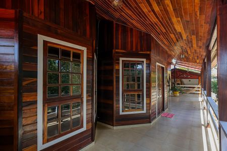 Casa de condomínio para alugar com 352m², 4 quartos e 5 vagas Casa de condomínio para alugar com 352m², 4 quartos e 5 vagasVaranda