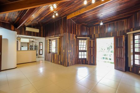 Casa de condomínio para alugar com 352m², 4 quartos e 5 vagas Casa de condomínio para alugar com 352m², 4 quartos e 5 vagasSala