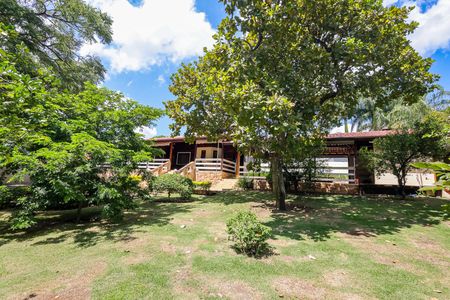 Casa de condomínio para alugar com 352m², 4 quartos e 5 vagas Casa de condomínio para alugar com 352m², 4 quartos e 5 vagasArea externa