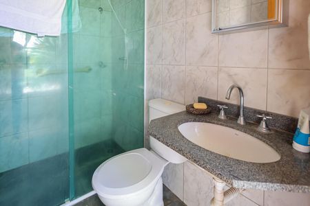 Casa de condomínio para alugar com 352m², 4 quartos e 5 vagas Casa de condomínio para alugar com 352m², 4 quartos e 5 vagasBanheiro piscina