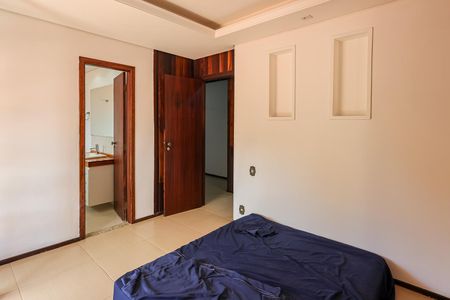 Casa de condomínio para alugar com 352m², 4 quartos e 5 vagas Casa de condomínio para alugar com 352m², 4 quartos e 5 vagasSuite 1