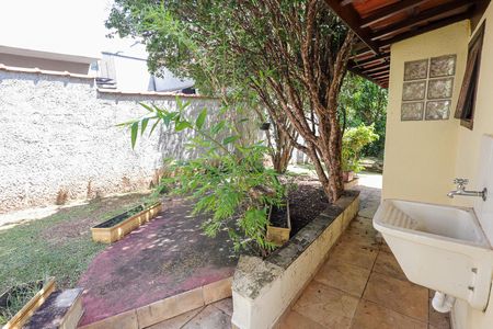 Casa de condomínio para alugar com 352m², 4 quartos e 5 vagas Casa de condomínio para alugar com 352m², 4 quartos e 5 vagasÁrea externa