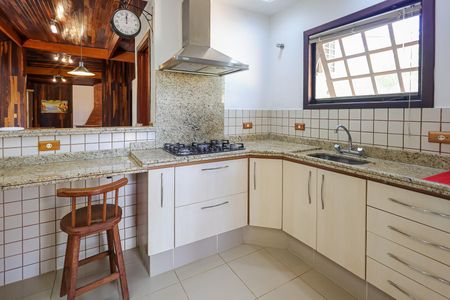 Casa de condomínio para alugar com 352m², 4 quartos e 5 vagas Casa de condomínio para alugar com 352m², 4 quartos e 5 vagasCozinha