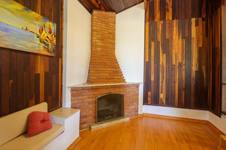 Casa de condomínio para alugar com 352m², 4 quartos e 5 vagas Casa de condomínio para alugar com 352m², 4 quartos e 5 vagasSala da Lareira